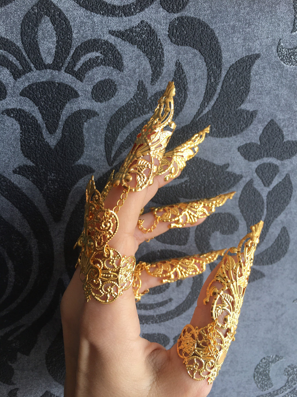 Armures de Doigts Liaisons d'Or – Griffes & Chaînes Articulées Métal Doré | Tokyo Stories