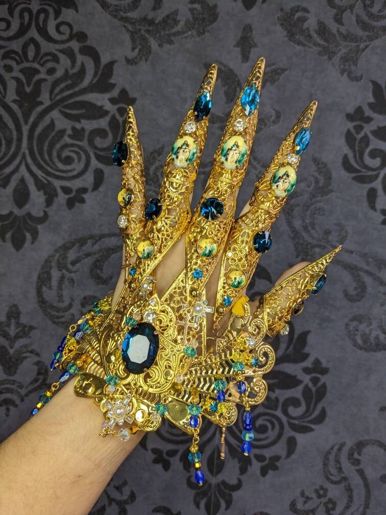 Parure Icône Sacrée – Bijou de Main & 5 Griffes Thème Vierge à l'Enfant | Tokyo Stories