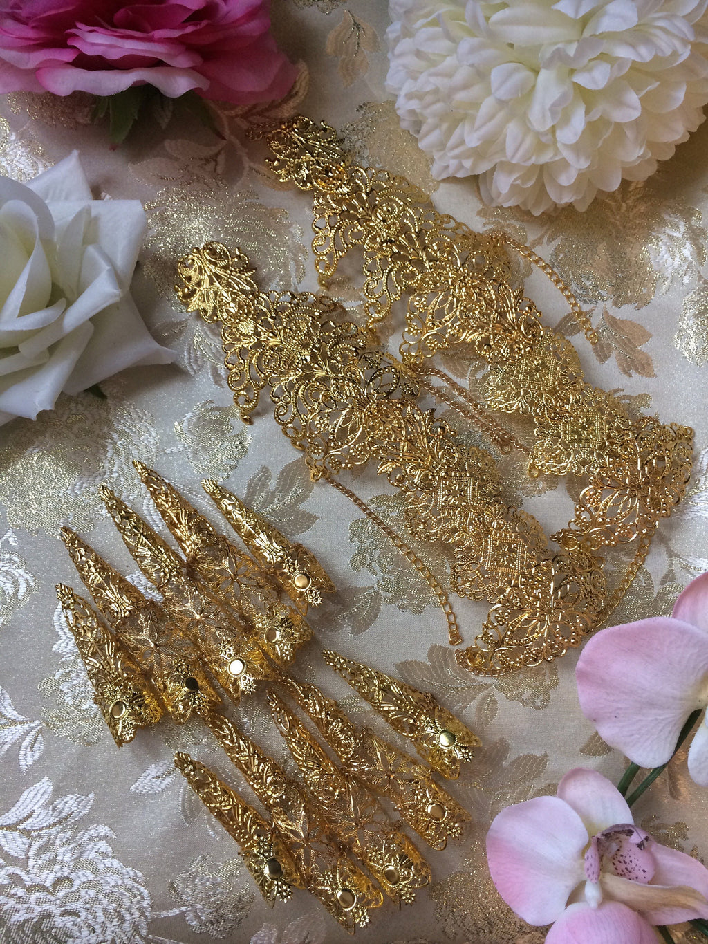 Parure Impériale – 10 Griffes & 2 Armures Avant-bras Métal Doré Lot Complet | Tokyo Stories