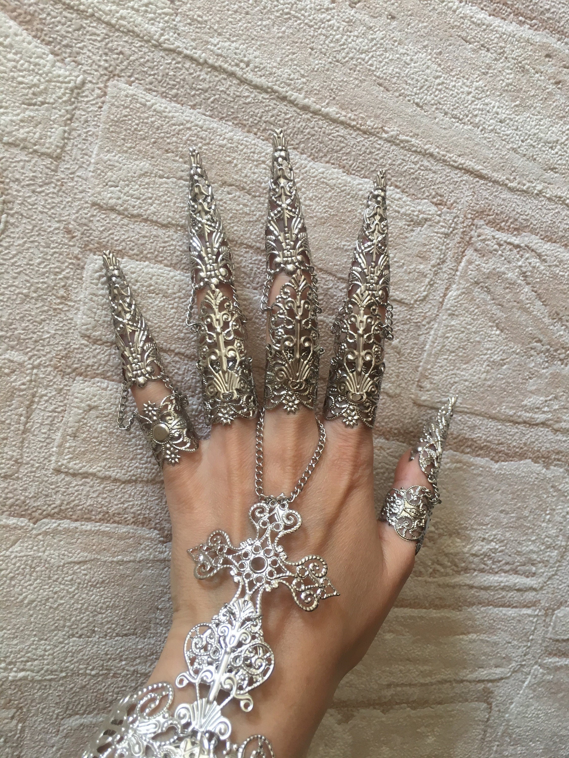 Gantelet Sanctum Argent – Armure de Main Gothique & Griffes Articulées