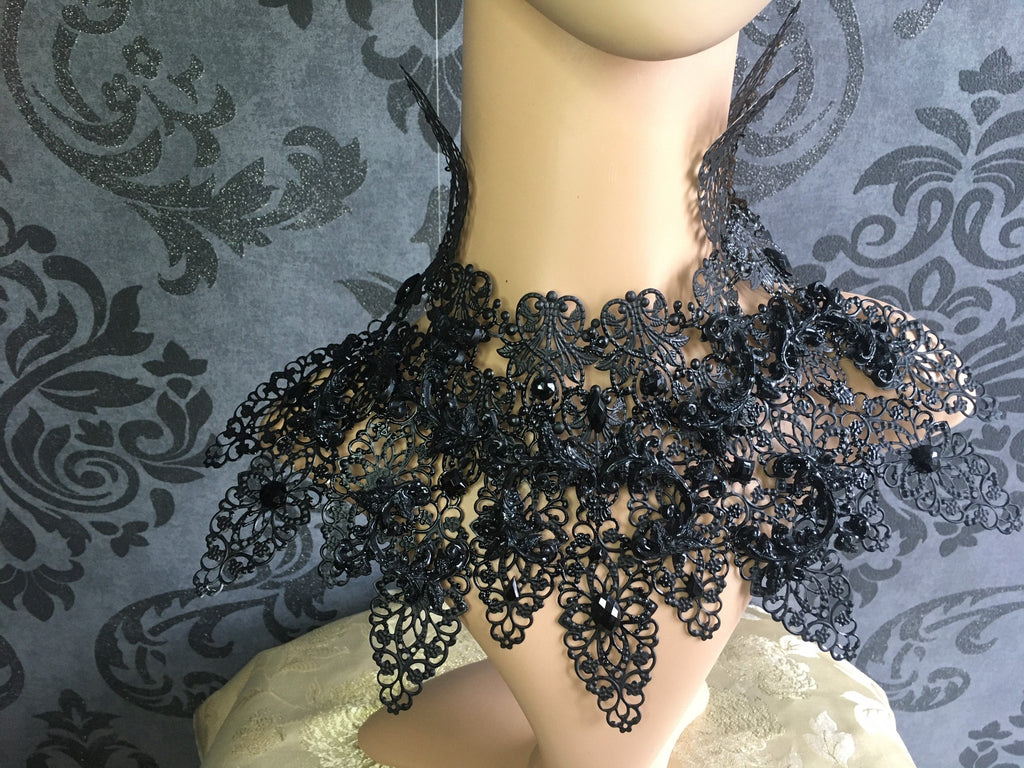 Collier Plastron Obsidienne Baroque – Armure Cou Métal Noir & Strass Pièce Unique | Tokyo Stories