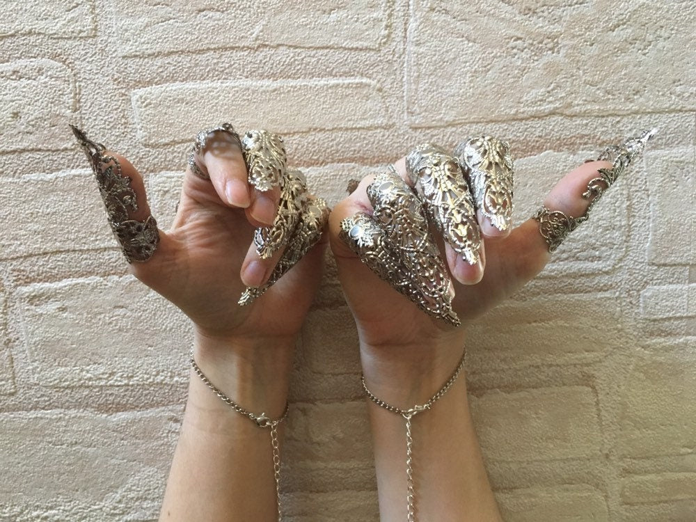 Parure Gant d'Argent – 10 Griffes Articulées & 2 Bijoux de Mains Métal Argenté | Tokyo Stories