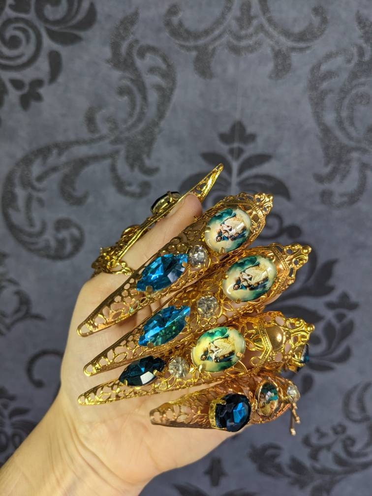 Parure Icône Sacrée – Bijou de Main & 5 Griffes Thème Vierge à l'Enfant | Tokyo Stories