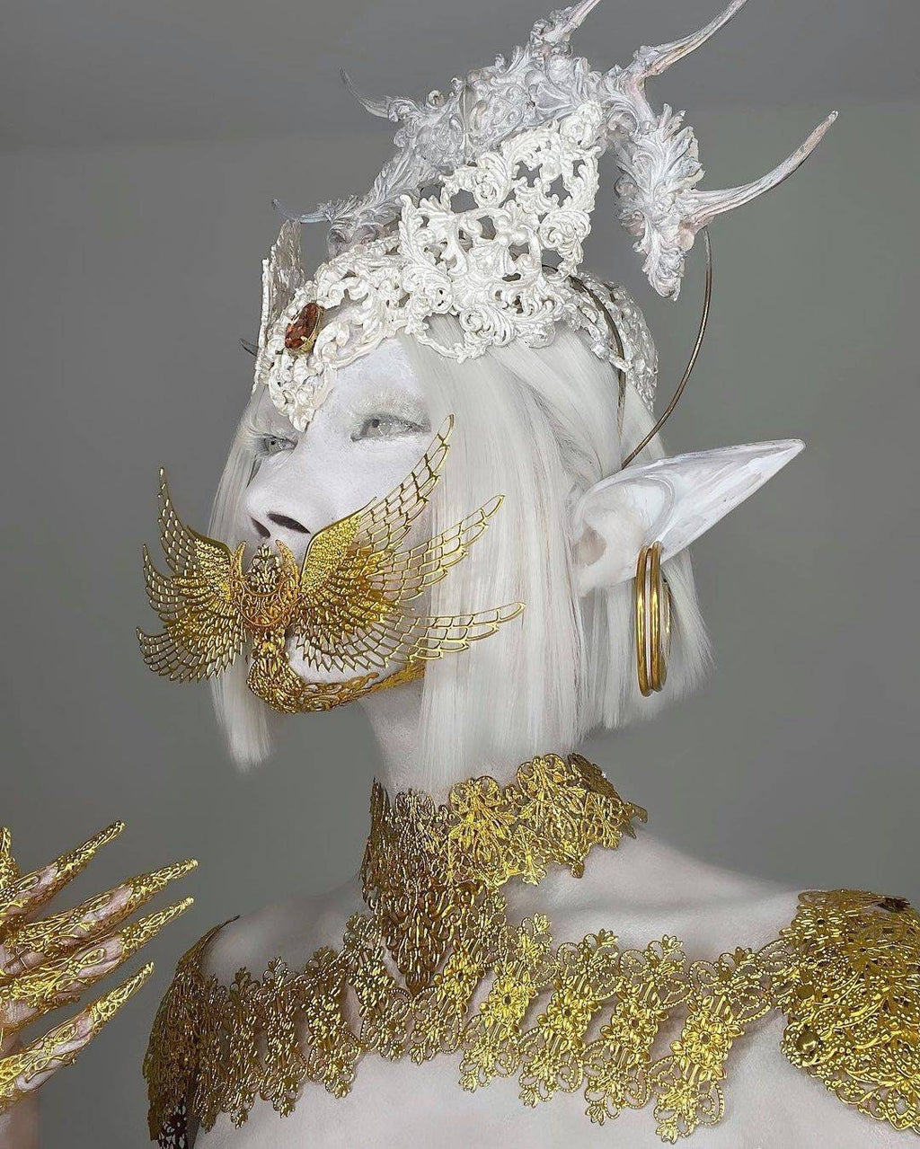 Gorget & Épaulettes Souveraine d'Or – Armure Cou & Épaules Métal Doré | Tokyo Stories