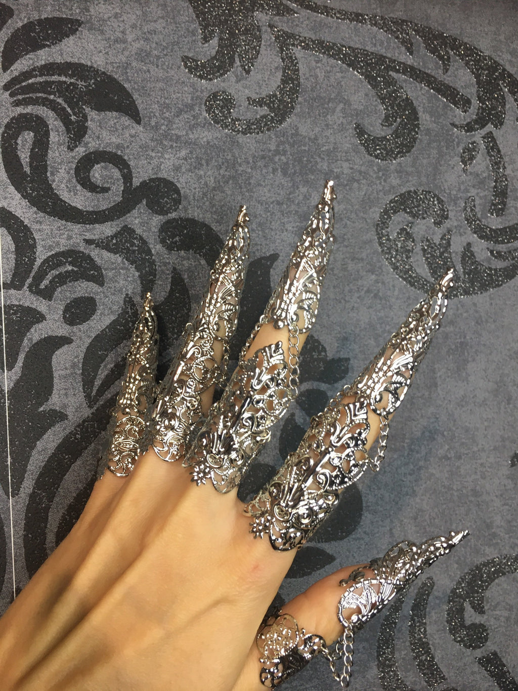 Armures de Doigts Liaisons d'Argent – Griffes & Chaînes Articulées Métal Argenté | Tokyo Stories