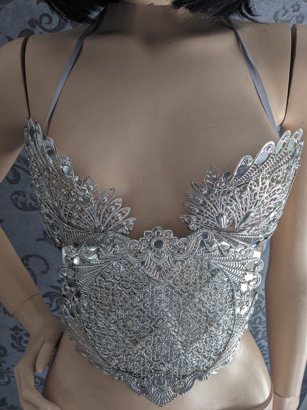 Corset Armure Valkyrie d'Argent – Bustier Métal Effet Dentelle Pièce Unique | Tokyo Stories
