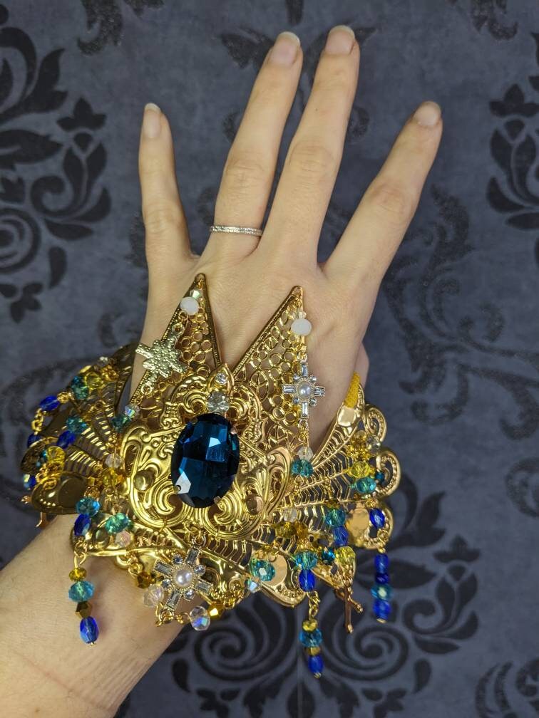 Parure Icône Sacrée – Bijou de Main & 5 Griffes Thème Vierge à l'Enfant | Tokyo Stories