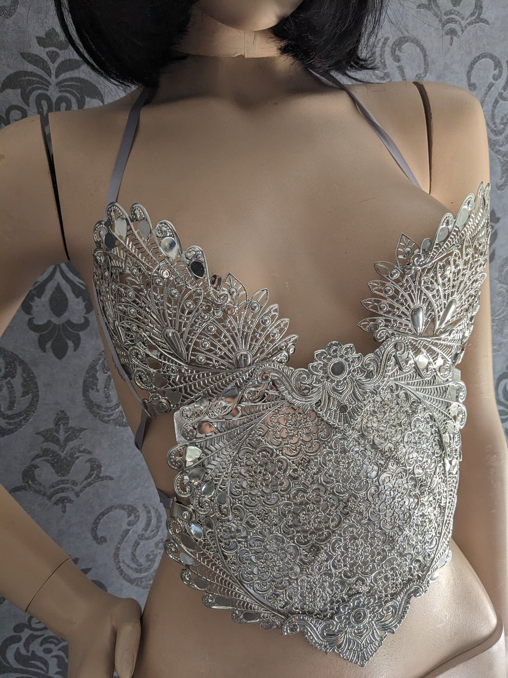 Corset Armure Valkyrie d'Argent – Bustier Métal Effet Dentelle Pièce Unique | Tokyo Stories
