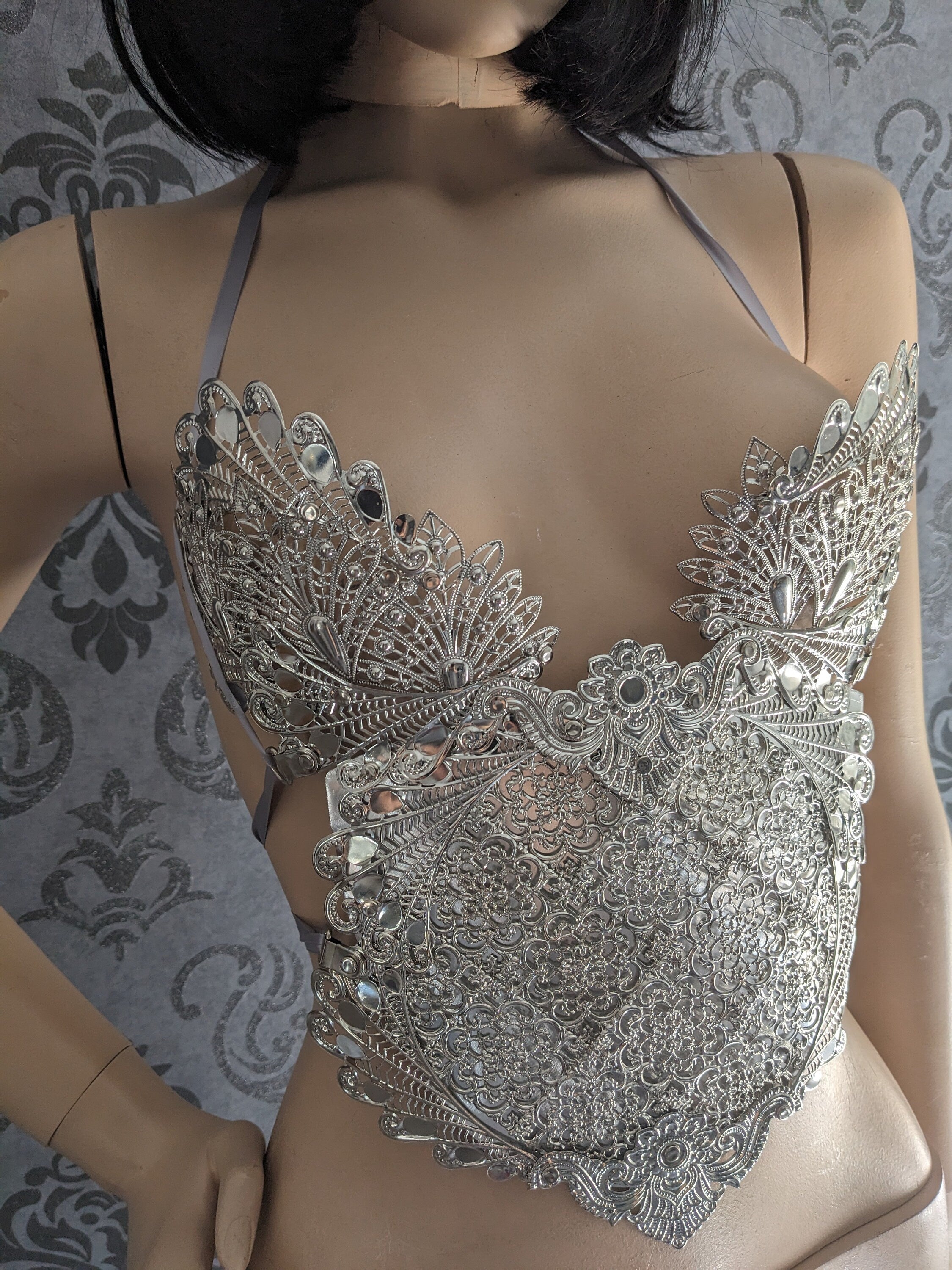 Corset Armure Valkyrie d'Argent – Bustier Métal Effet Dentelle Pièce Unique | Tokyo Stories