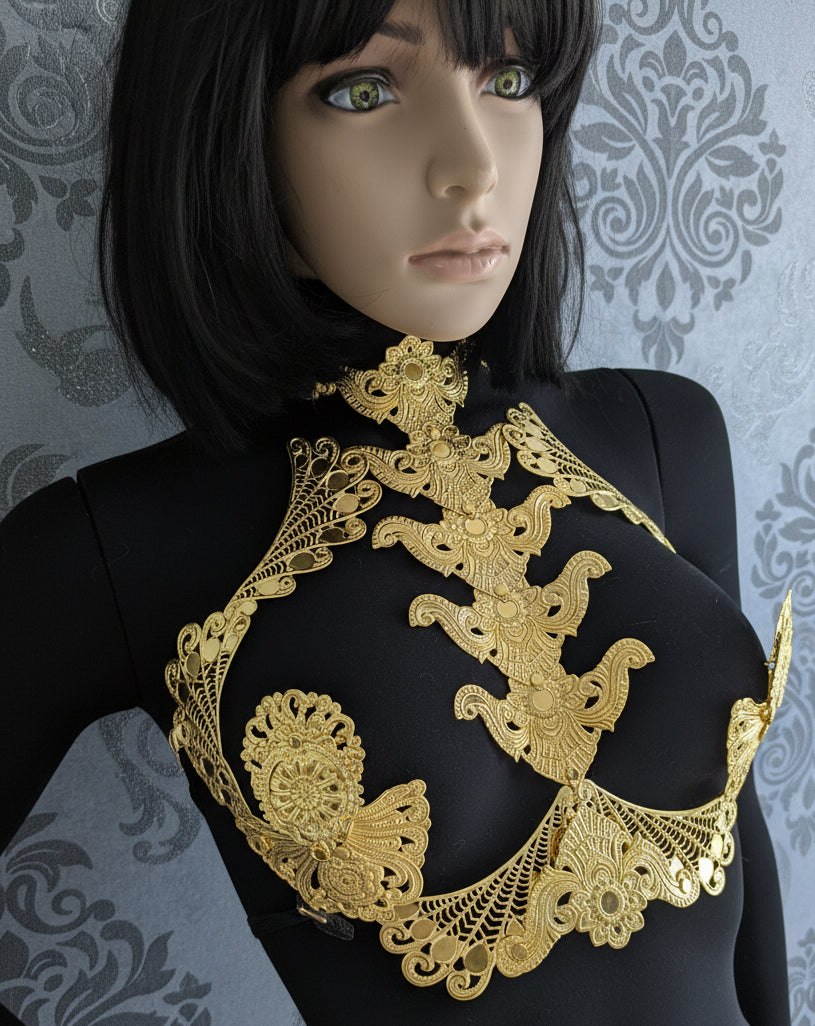 Top Armure Harnais Doré – Dentelle Métal Pièce Unique | Tokyo Stories