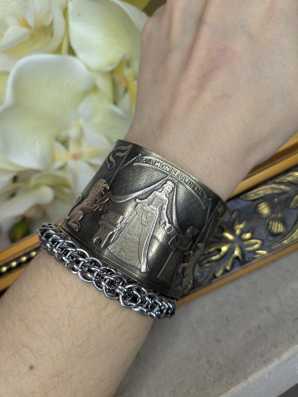 Bracelet À Mon Seul Désir – Manchette Laiton Gravé Dame à la Licorne Médiéval | Tokyo Stories