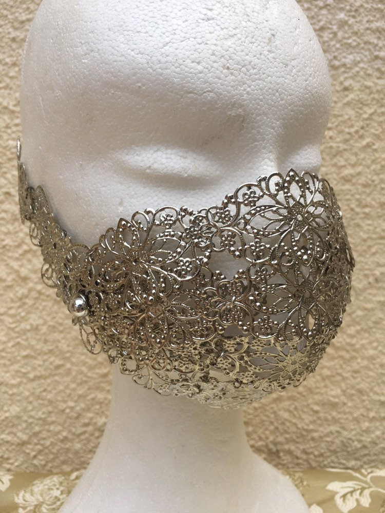 Demi-Masque Cage Argenté – Bijou de Visage Guerrière Métal | Tokyo Stories