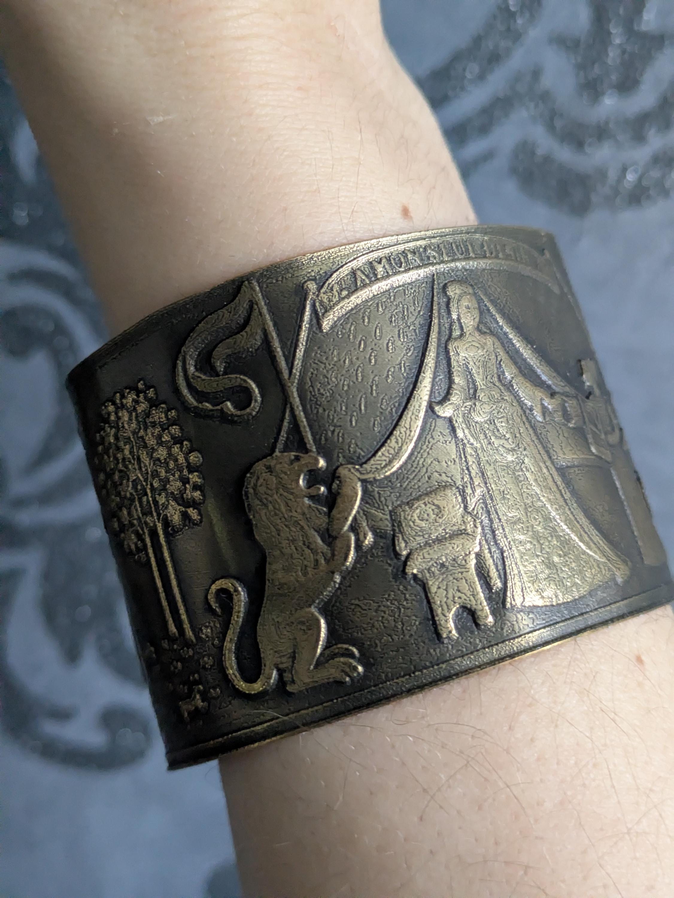 Bracelet À Mon Seul Désir – Manchette Laiton Gravé Dame à la Licorne Médiéval | Tokyo Stories