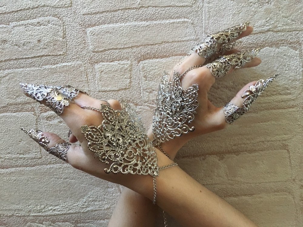 Parure Gant d'Argent – 10 Griffes Articulées & 2 Bijoux de Mains Métal Argenté | Tokyo Stories