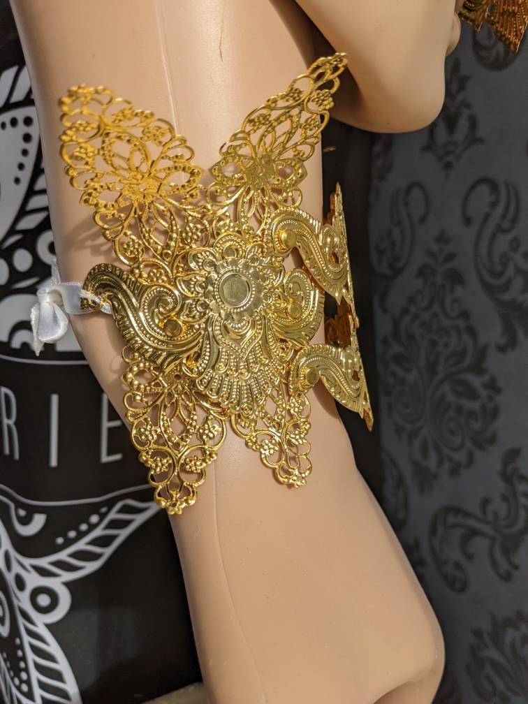 Collier Fraise Impériale – Armure de Cou Dentelle Métal Doré Col Victorien | Tokyo Stories
