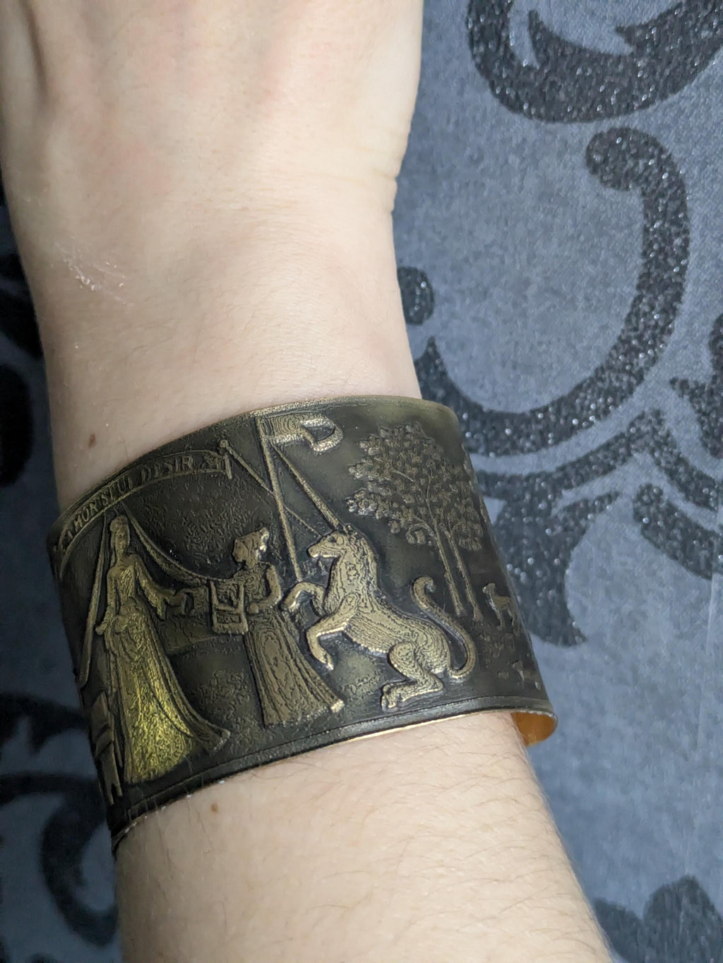 Bracelet À Mon Seul Désir – Manchette Laiton Gravé Dame à la Licorne Médiéval | Tokyo Stories