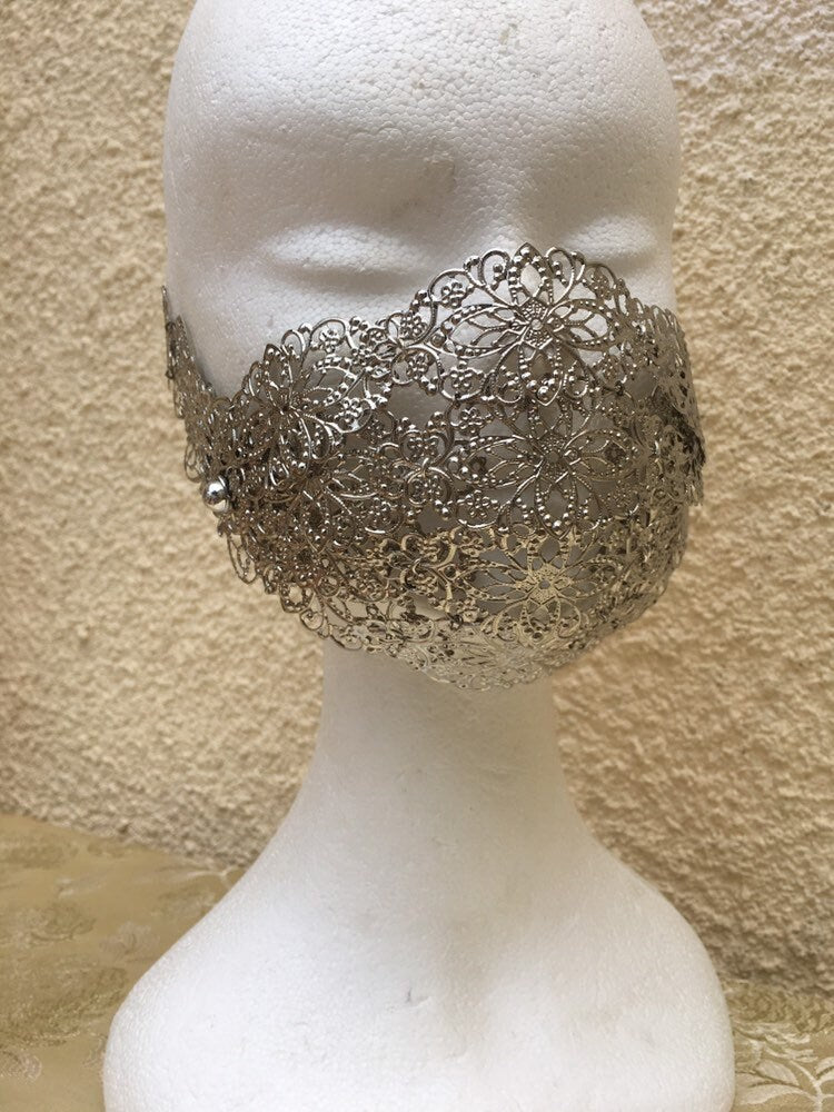Demi-Masque Cage Argenté – Bijou de Visage Guerrière Métal | Tokyo Stories