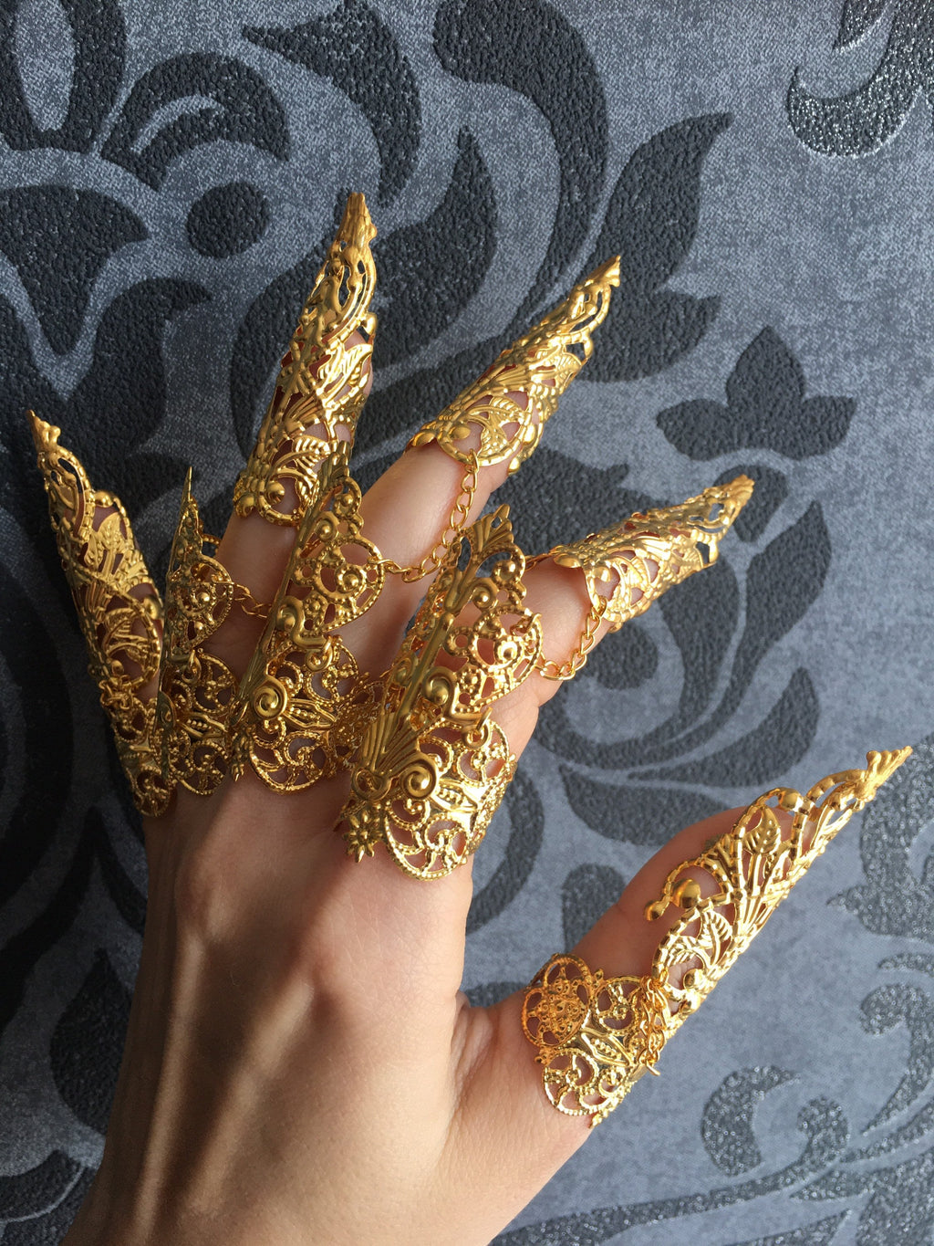 Armures de Doigts Liaisons d'Or – Griffes & Chaînes Articulées Métal Doré | Tokyo Stories