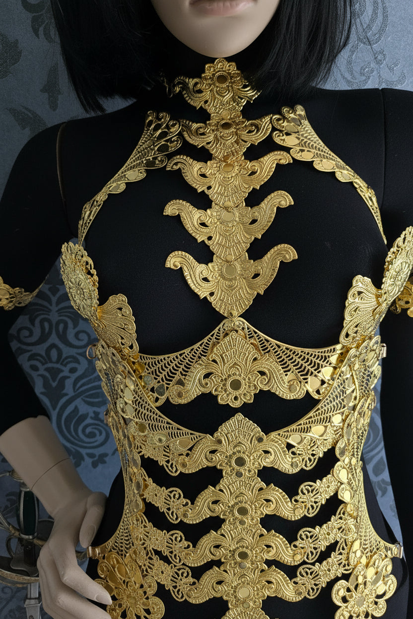 Top Armure Harnais Doré – Dentelle Métal Pièce Unique | Tokyo Stories