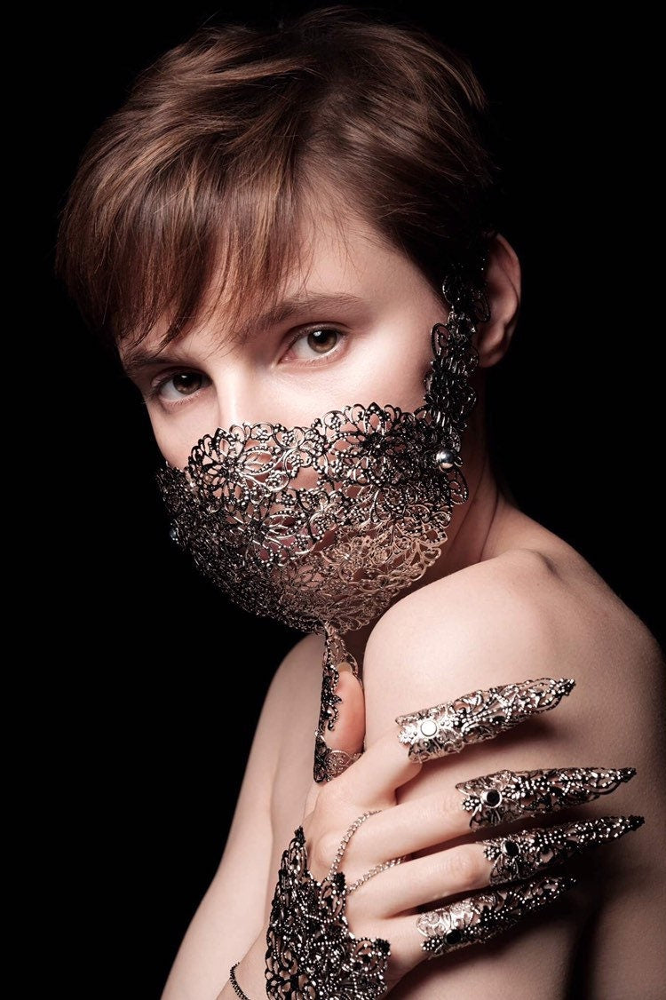 Demi-Masque Cage Argenté – Bijou de Visage Guerrière Métal | Tokyo Stories