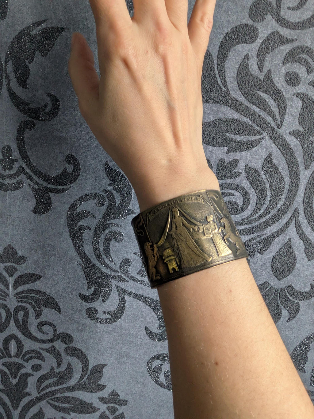 Bracelet À Mon Seul Désir – Manchette Laiton Gravé Dame à la Licorne Médiéval | Tokyo Stories