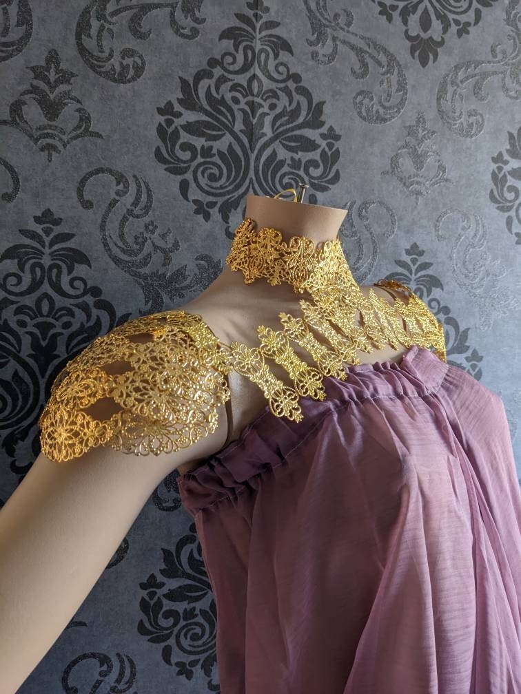 Gorget & Épaulettes Souveraine d'Or – Armure Cou & Épaules Métal Doré | Tokyo Stories