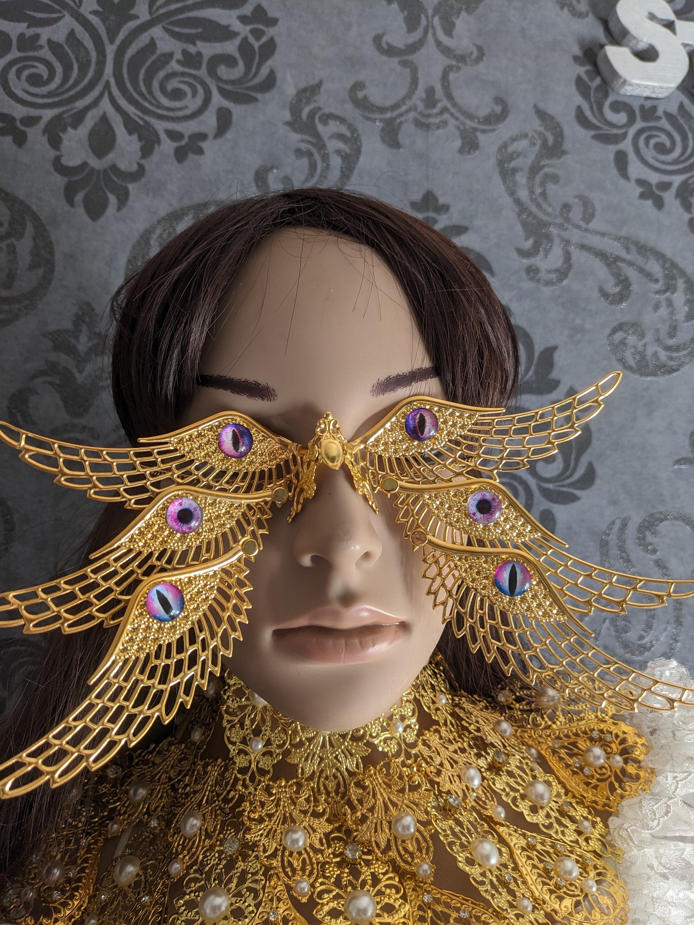 Masque Ange Biblique Ophanim – Parure de Visage Dorée & Ailes Métal | Tokyo Stories