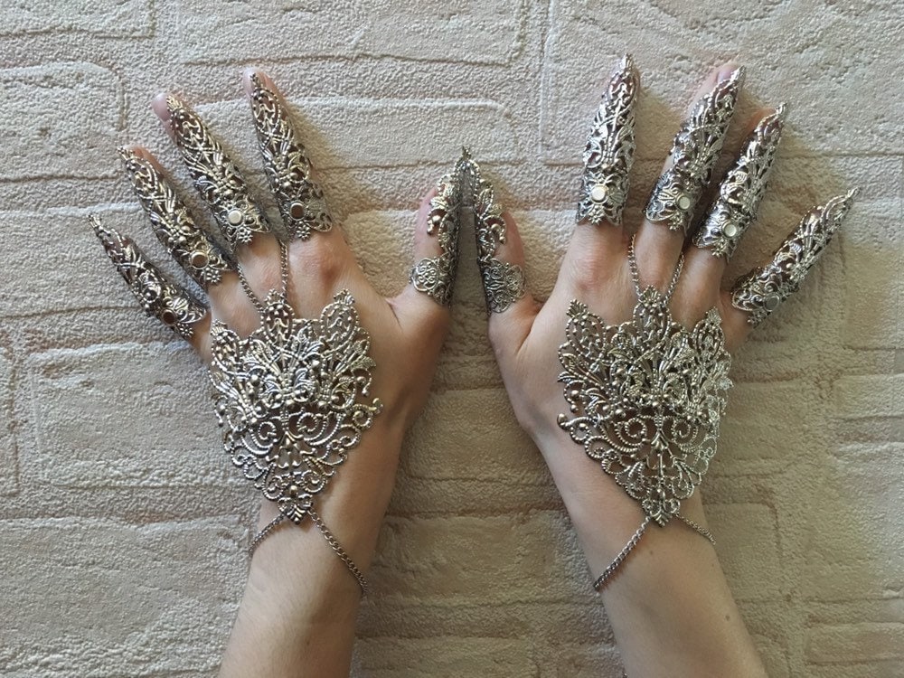 Parure Gant d'Argent – 10 Griffes Articulées & 2 Bijoux de Mains Métal Argenté | Tokyo Stories