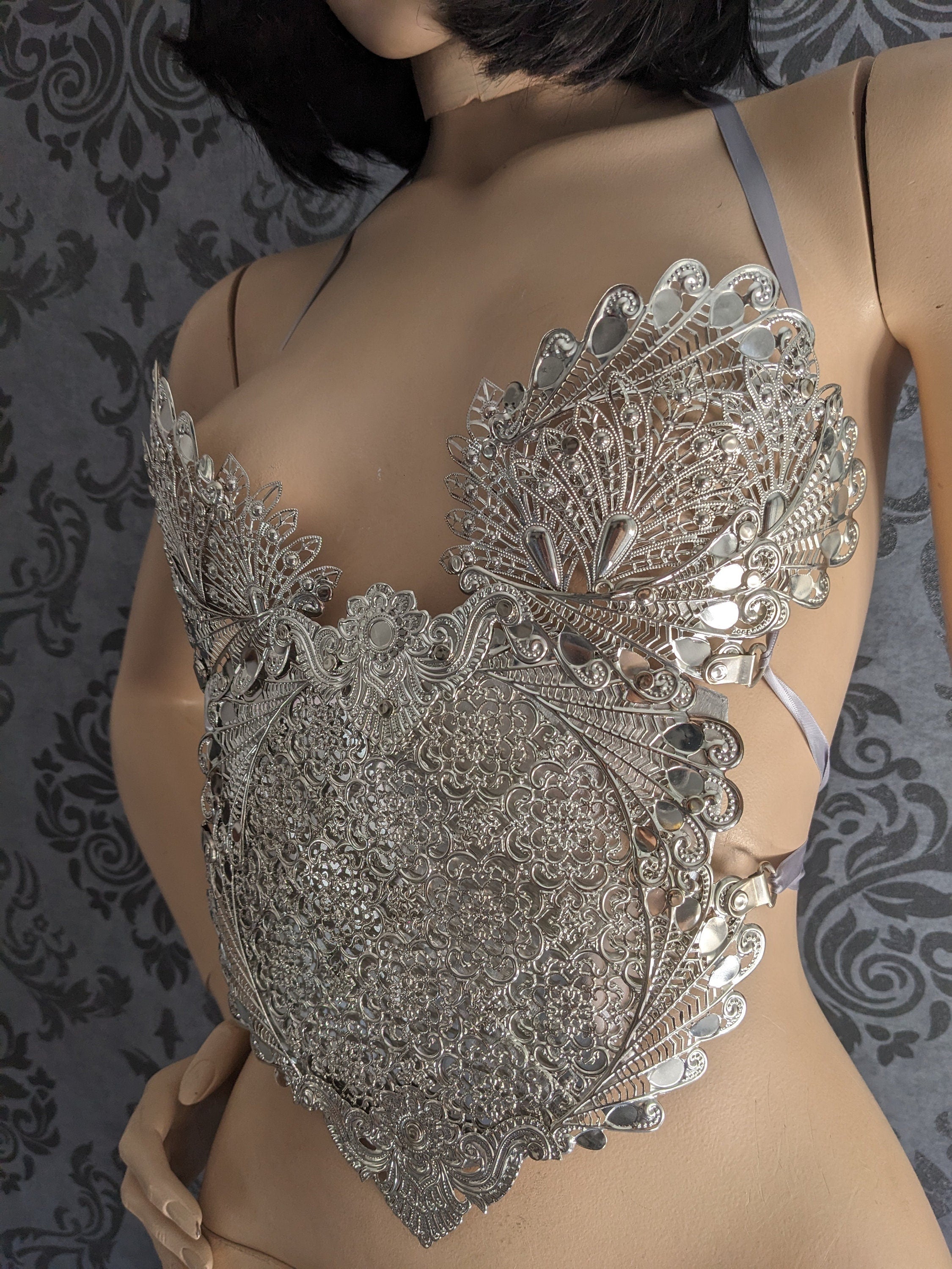Corset Armure Valkyrie d'Argent – Bustier Métal Effet Dentelle Pièce Unique | Tokyo Stories