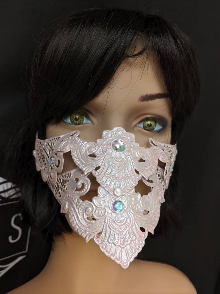 Masque Bec Articulé Pink Pearl – Costume Oiseau Cyberpunk Rose Pastel | Tokyo Stories