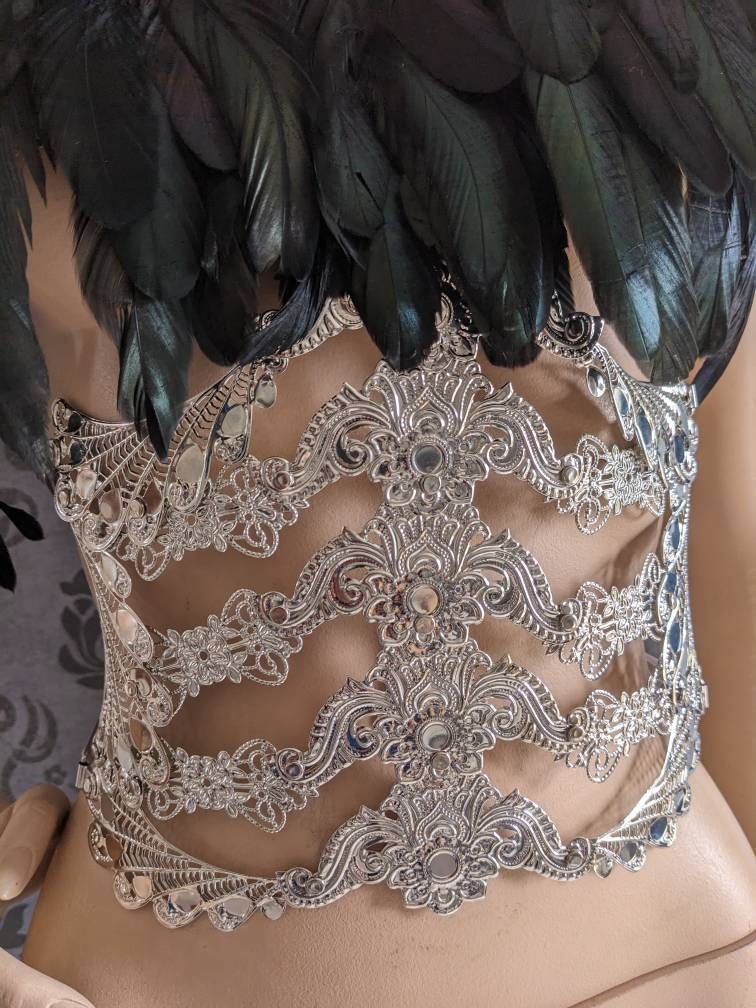 Parure Armure Plumes & Métal – Épaulettes, Corset & Ceinture Unisexe | Tokyo Stories