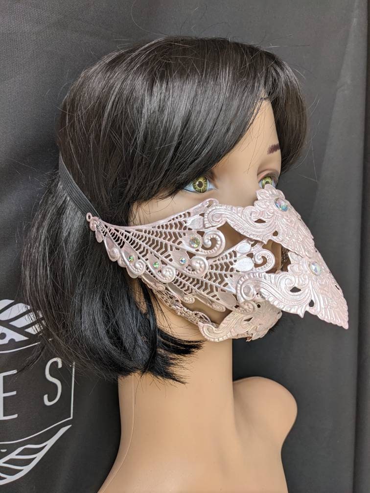 Masque Bec Articulé Pink Pearl – Costume Oiseau Cyberpunk Rose Pastel | Tokyo Stories