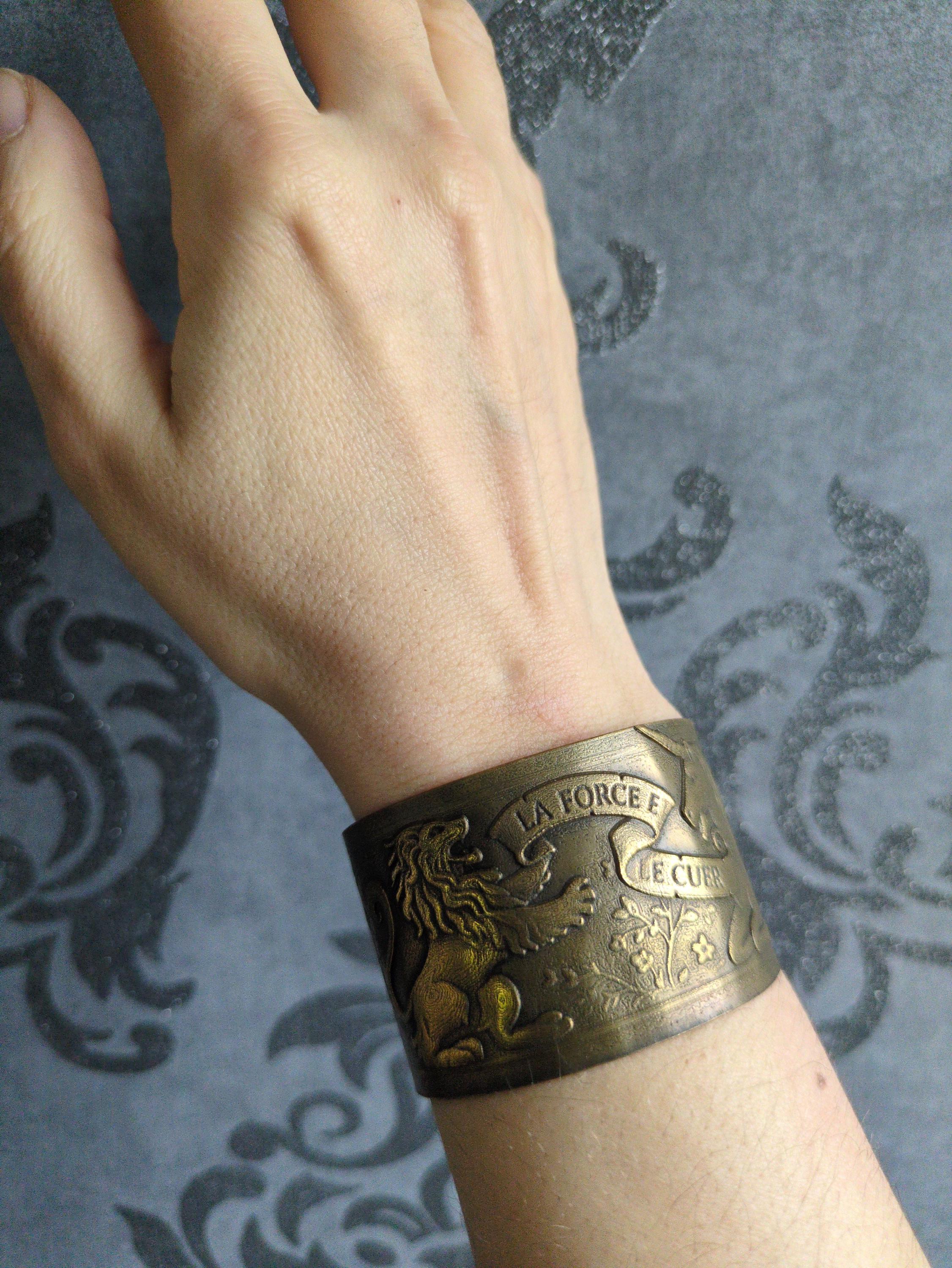 Bracelet La Force et le Cuer – Manchette Laiton Gravé Lion & Licorne Médiéval | Tokyo Stories