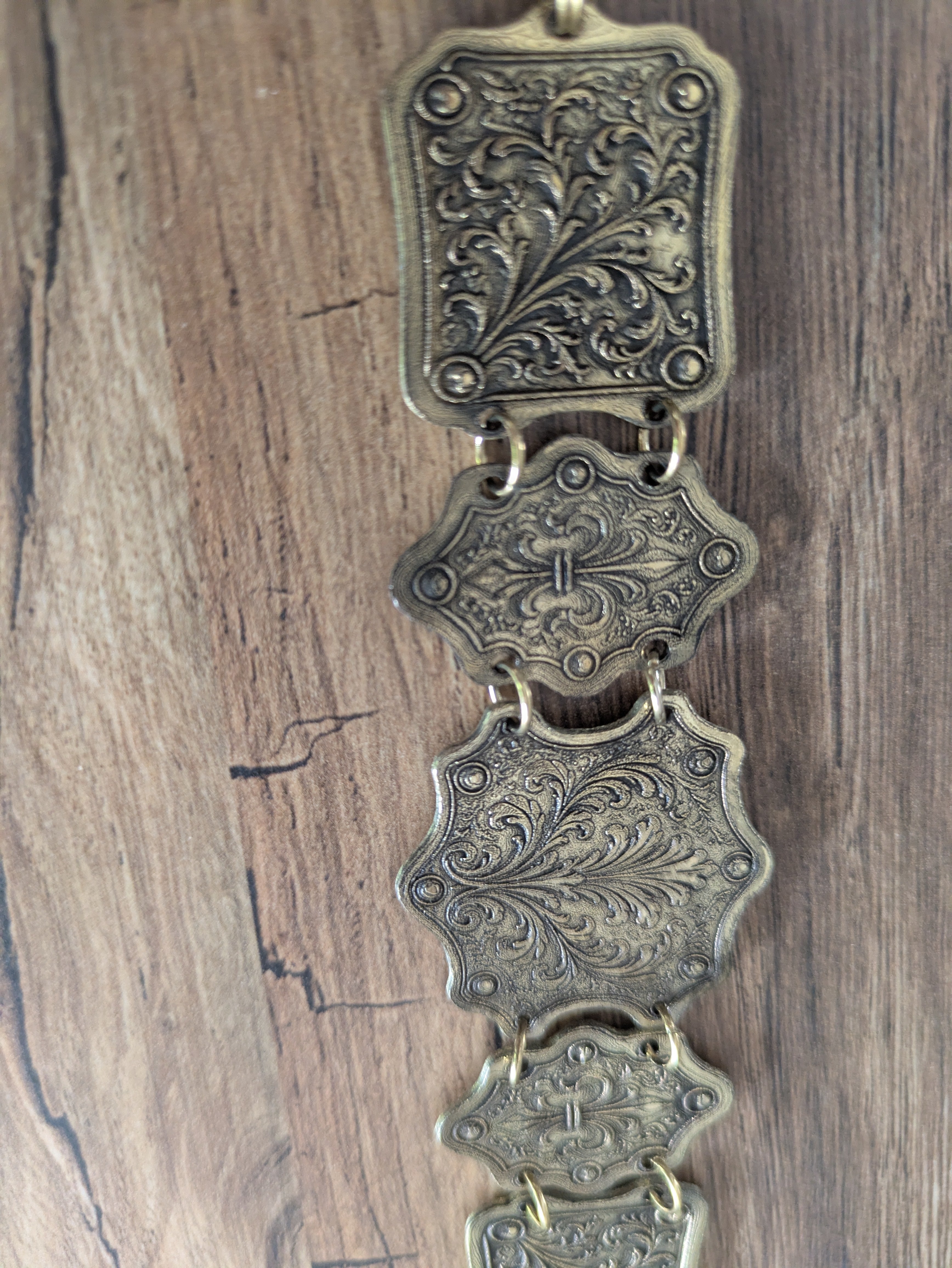 Bracelet Médiéval Laiton Acanthe – Articulé Cotte de Maille Doré