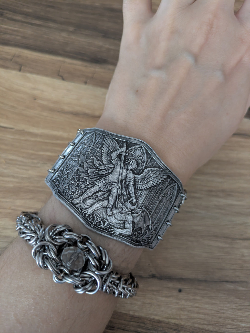 Bracelet Armure Saint Michel Terrassant le Démon – Bijou Medievalcore & Cotte de Maille