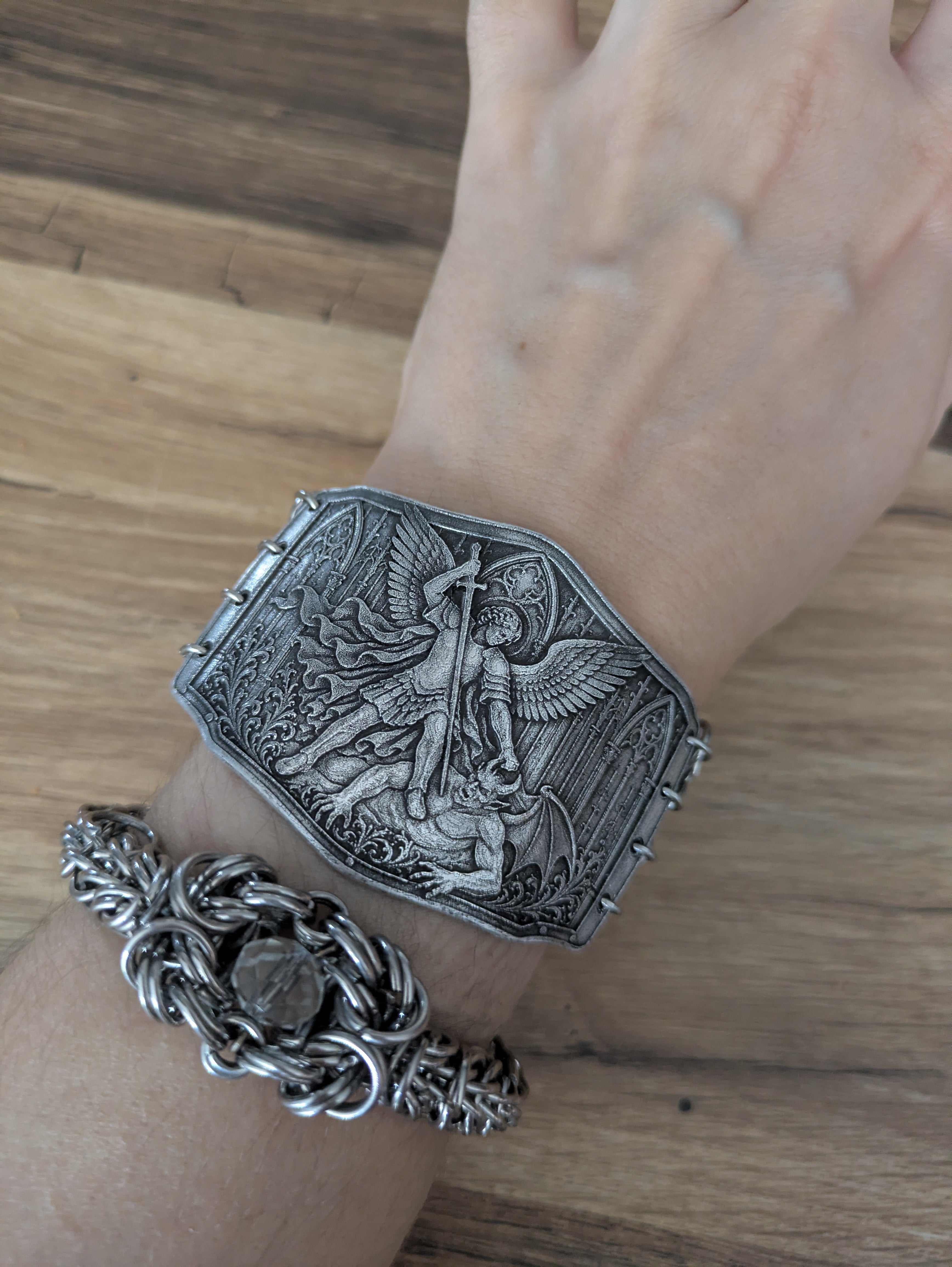 Bracelet Armure Saint Michel Terrassant le Démon – Bijou Medievalcore & Cotte de Maille
