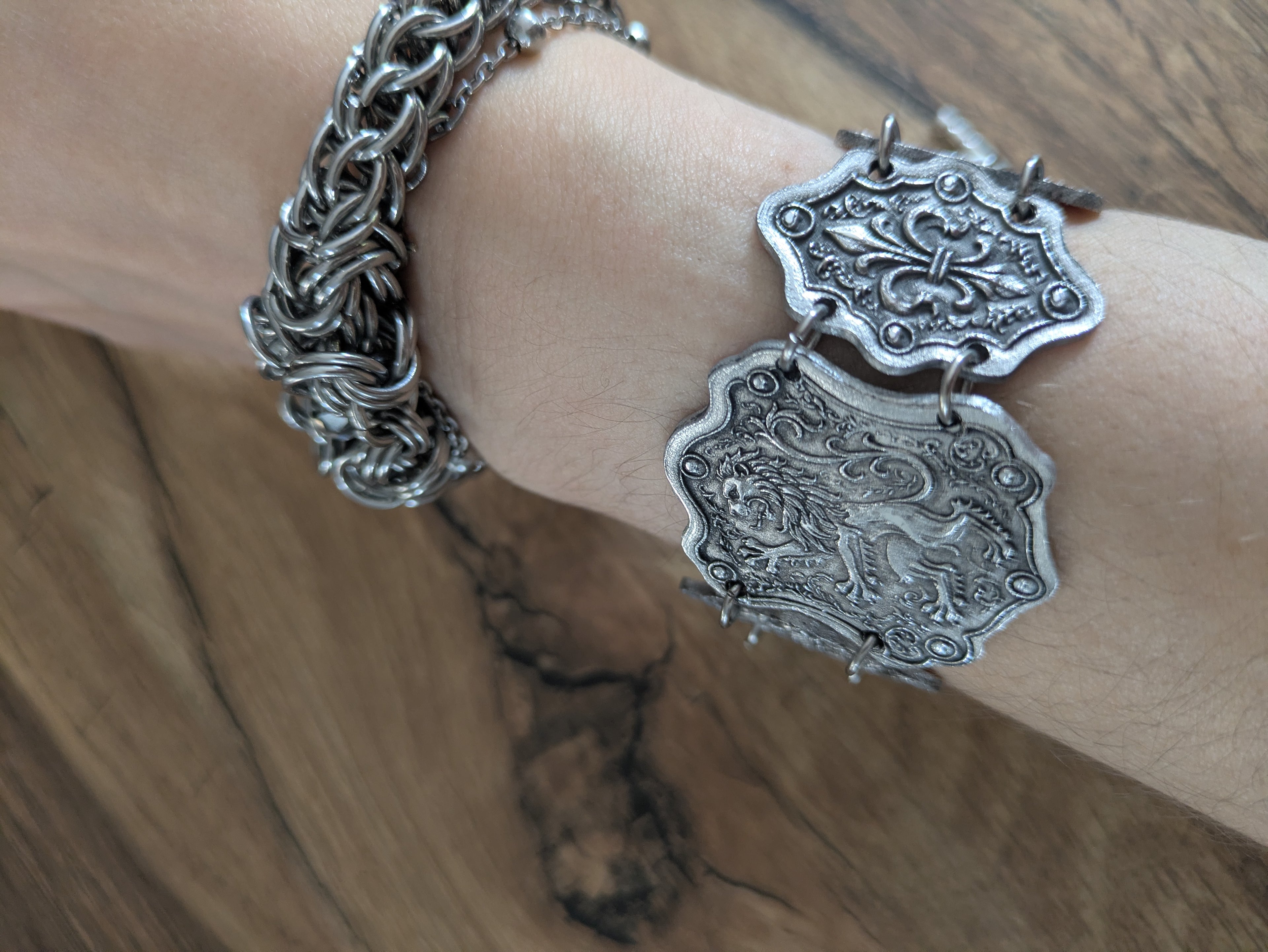 Bracelet Médiéval Blason Lion – Articulé Cotte de Maille Acier