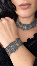 Bracelet Chauve-Souris Enchaînée – Bracelet Armure Articulé en Aluminium Embossé – Medievalcore, Gothique & Dark Fantasy