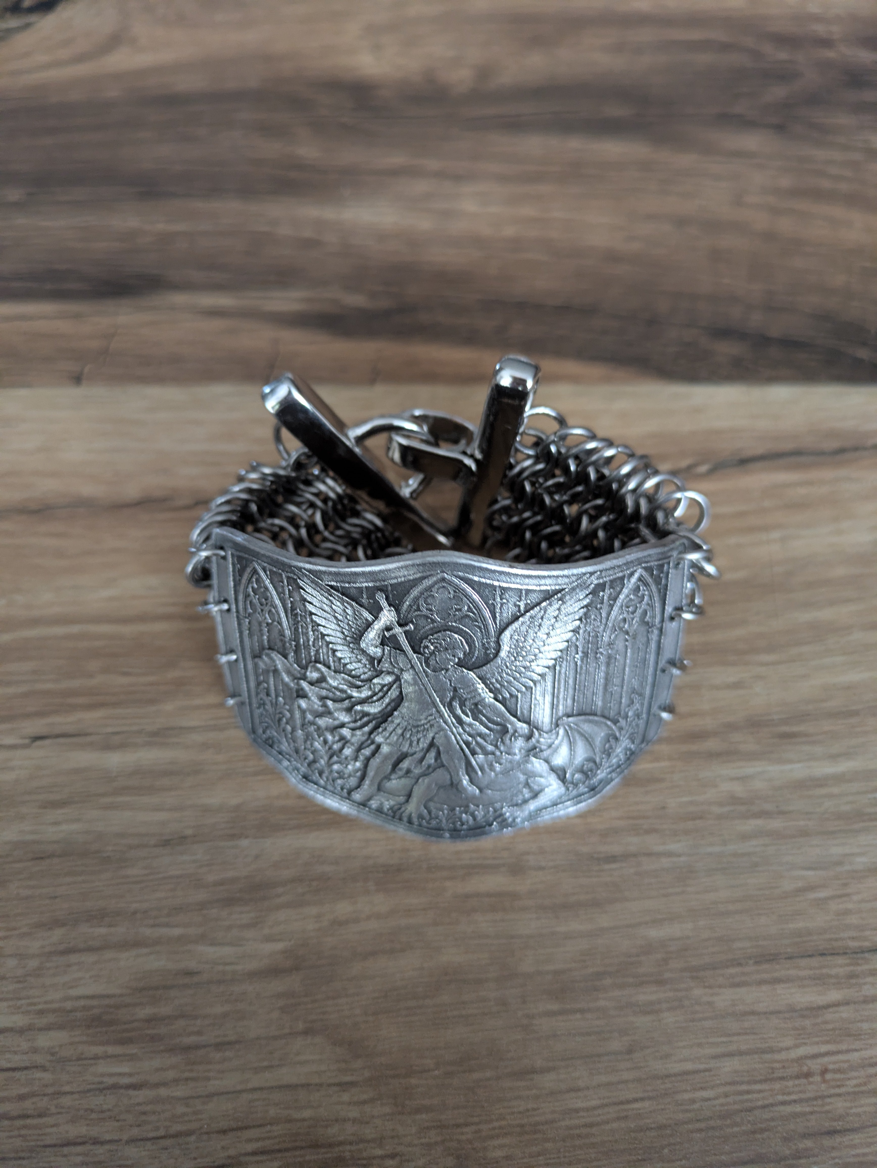 Bracelet Armure Saint Michel Terrassant le Démon – Bijou Medievalcore & Cotte de Maille