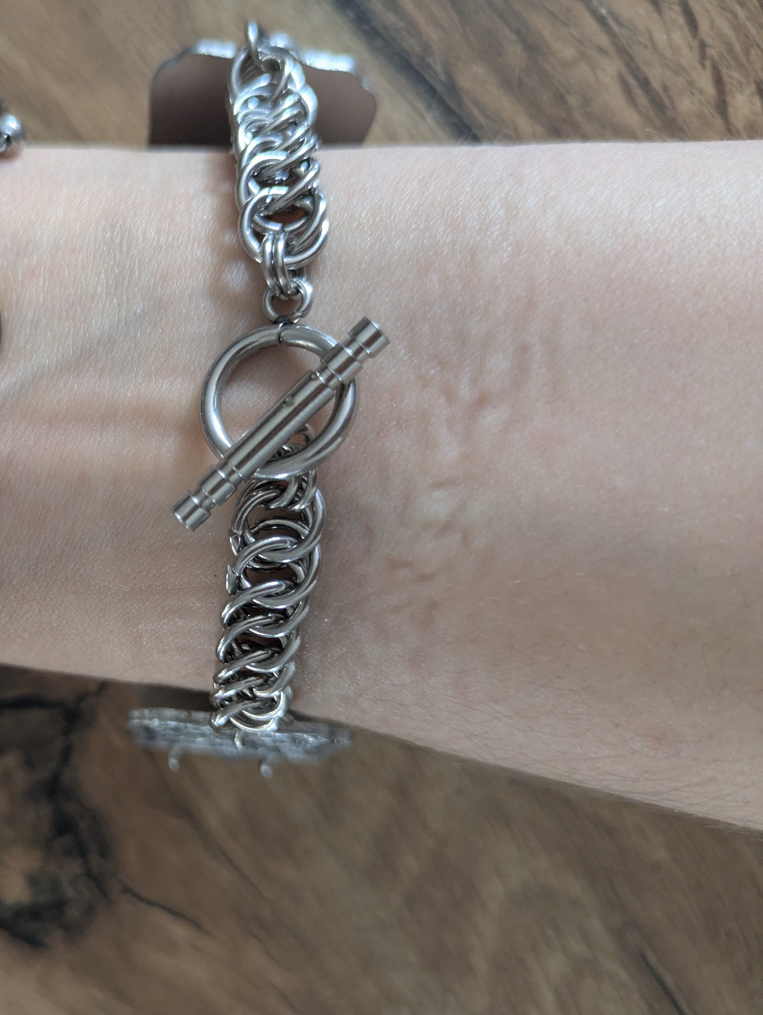 Bracelet Médiéval Blason Lion – Articulé Cotte de Maille Acier
