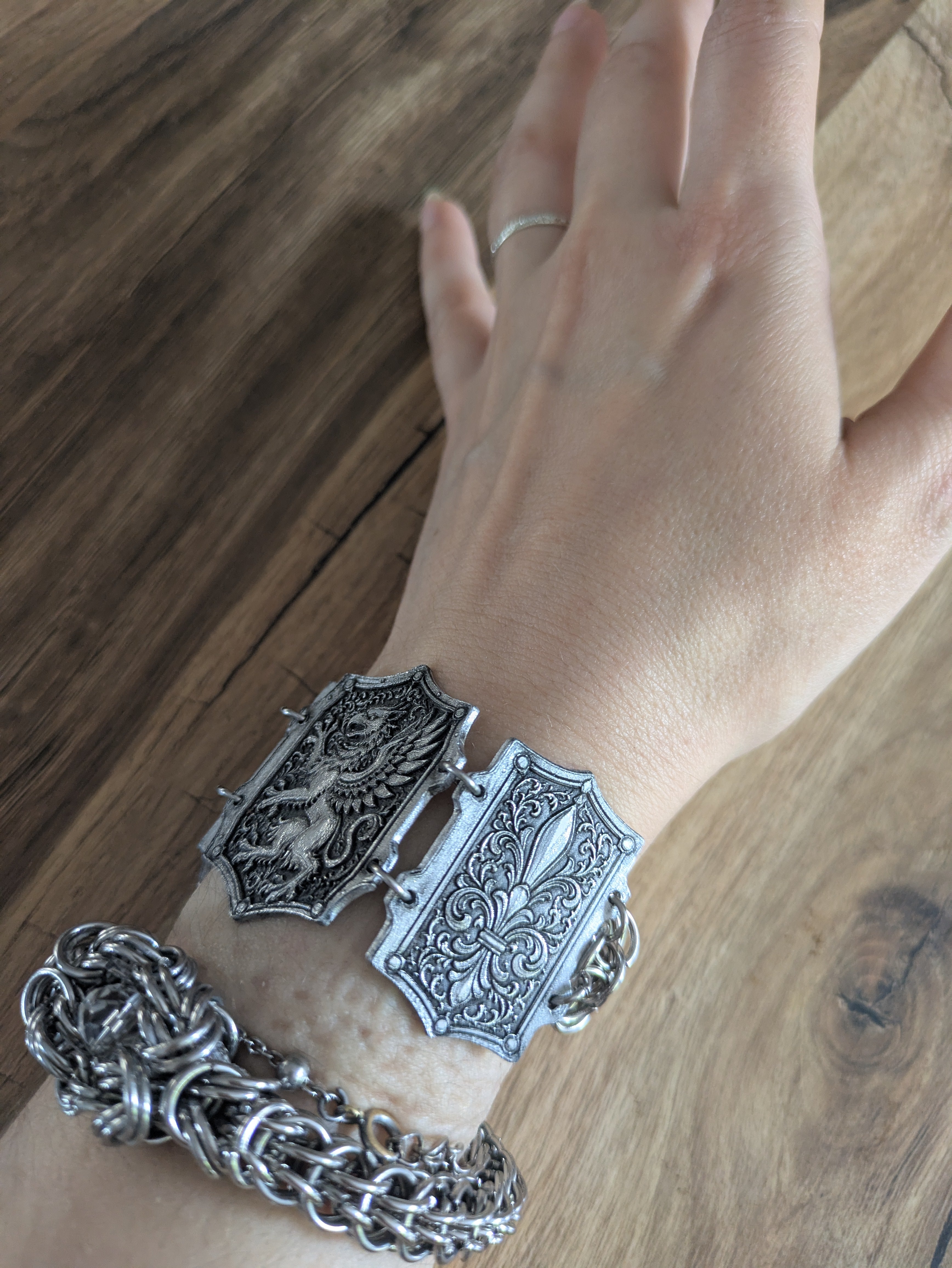 Bracelet Médiéval Blason Griffon – 3 Pièces Dos de Dragon
