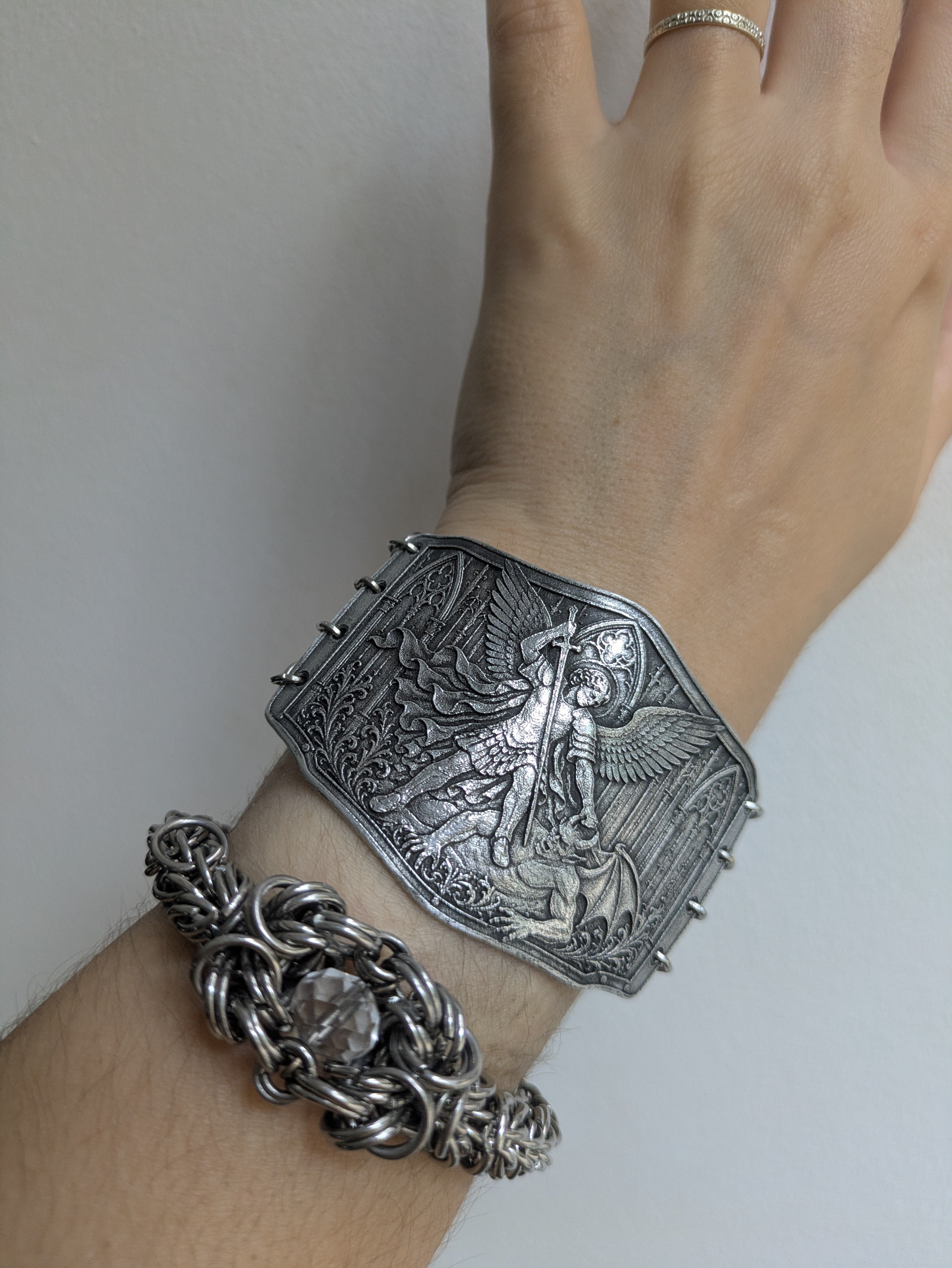 Bracelet Armure Saint Michel Terrassant le Démon – Bijou Medievalcore & Cotte de Maille
