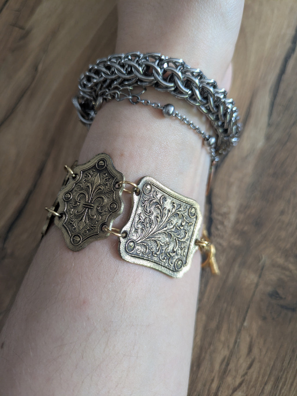 Bracelet Médiéval Laiton Acanthe – Articulé Cotte de Maille Doré