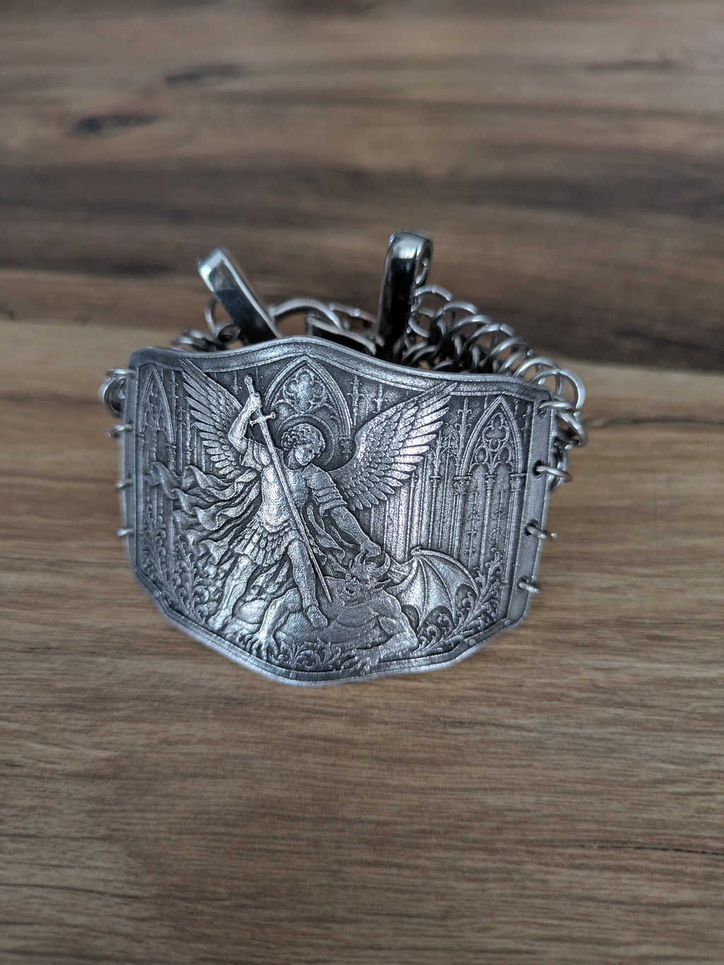 Bracelet Armure Saint Michel Terrassant le Démon – Bijou Medievalcore & Cotte de Maille
