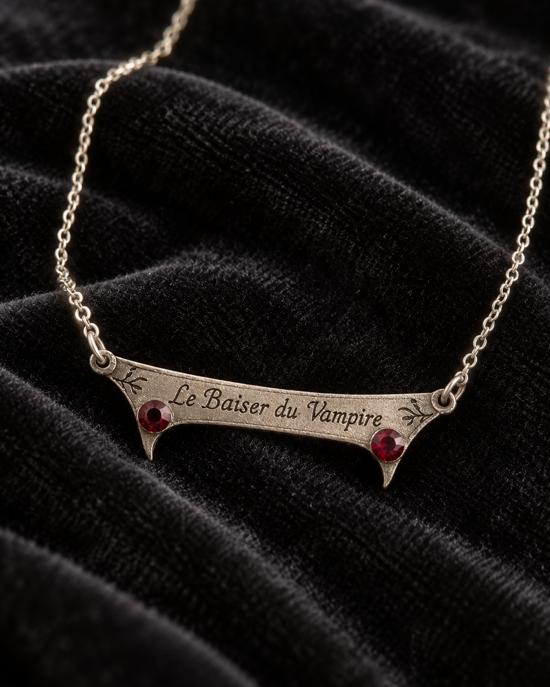 Le Baiser du Vampire – Collier/Bracelet Gothique Grenat Dark Romance & Vampirecore