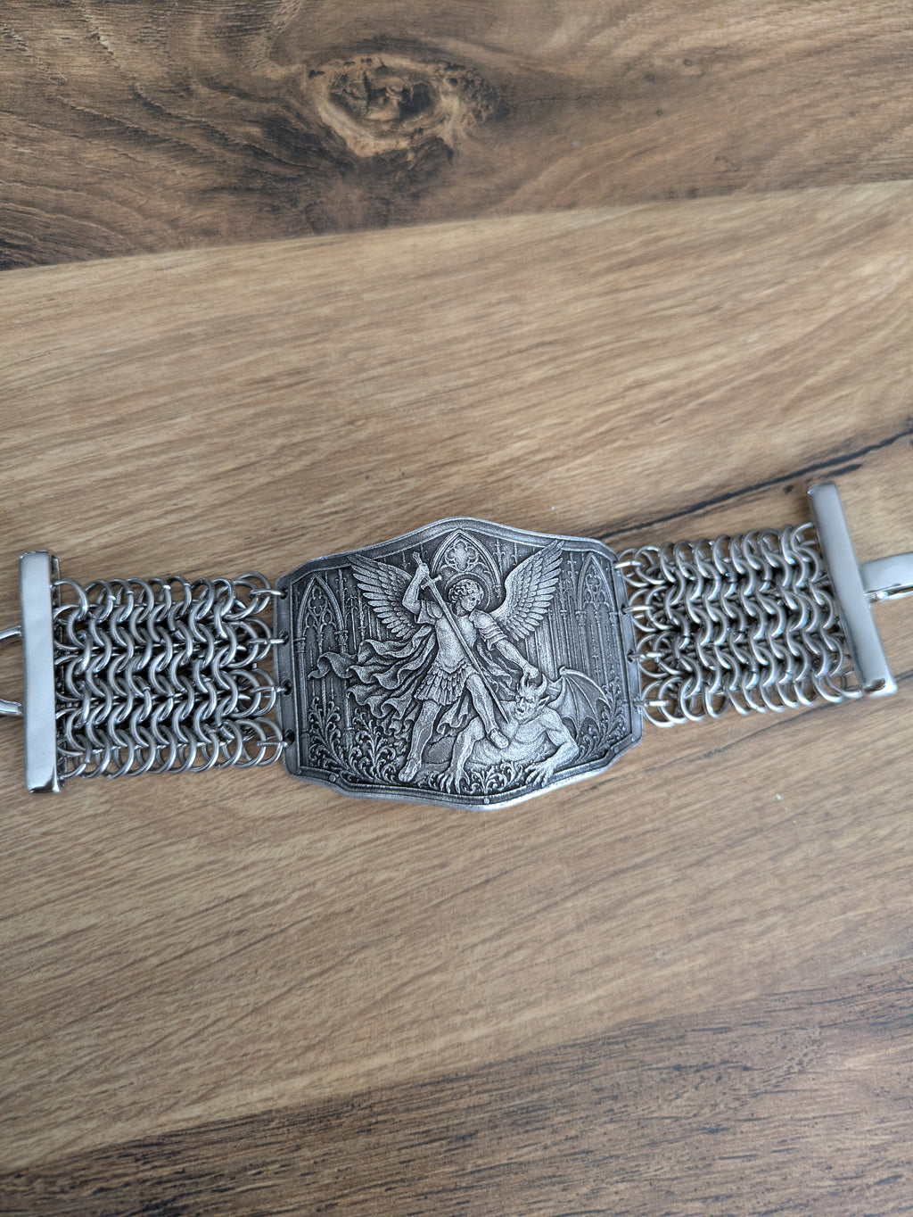 Bracelet Armure Saint Michel Terrassant le Démon – Bijou Medievalcore & Cotte de Maille
