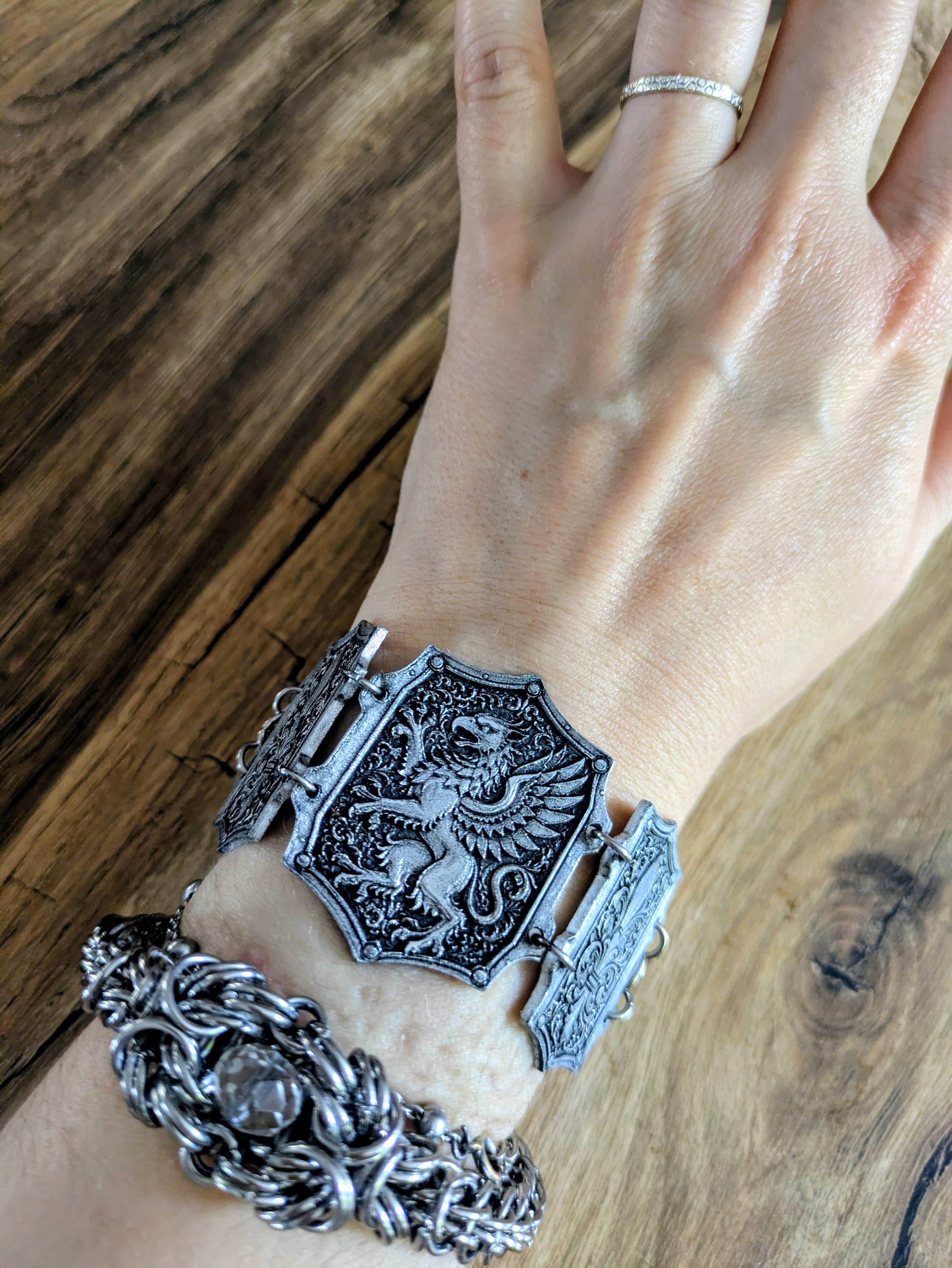 Bracelet Médiéval Blason Griffon – 3 Pièces Dos de Dragon