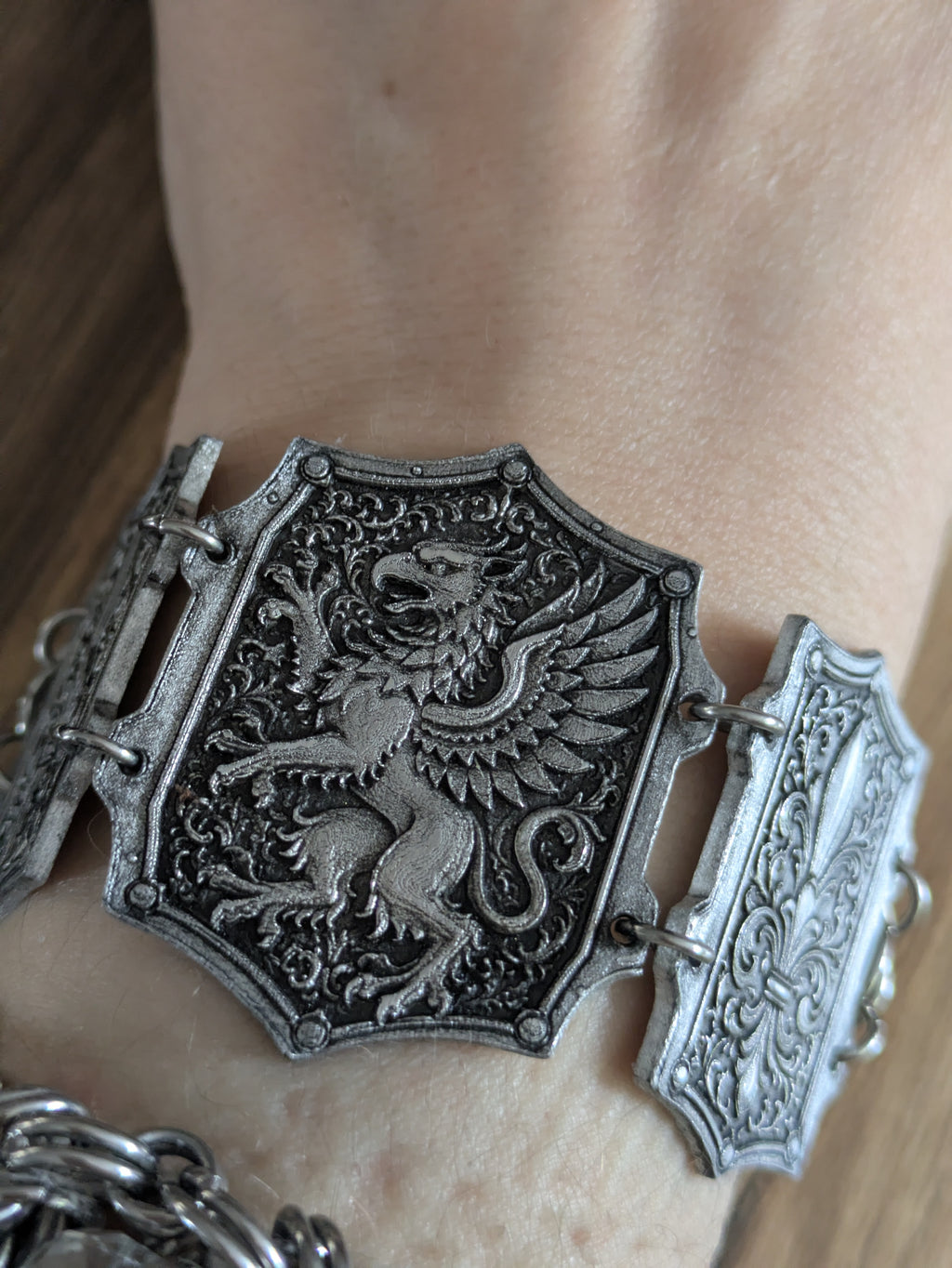 Bracelet Médiéval Blason Griffon – 3 Pièces Dos de Dragon