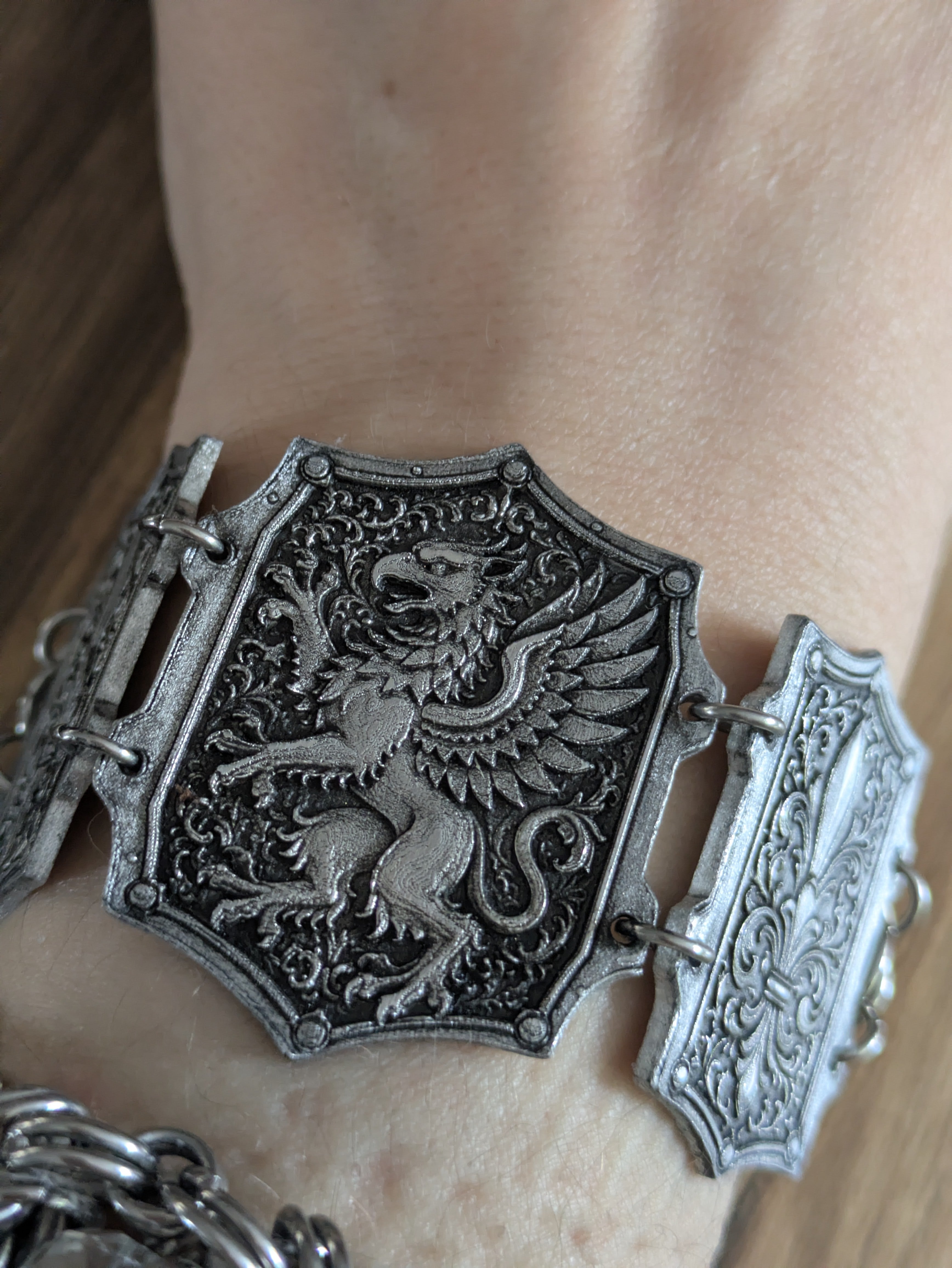 Bracelet Médiéval Blason Griffon – 3 Pièces Dos de Dragon