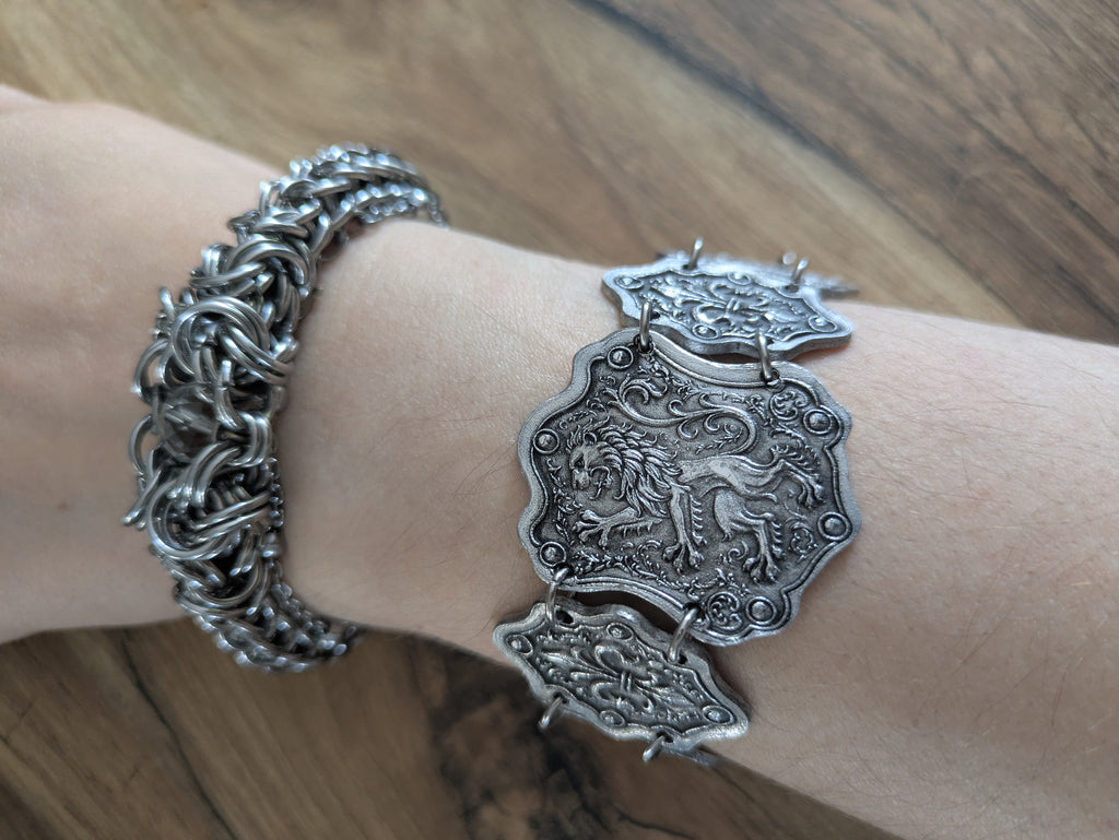 Bracelet Médiéval Blason Lion – Articulé Cotte de Maille Acier